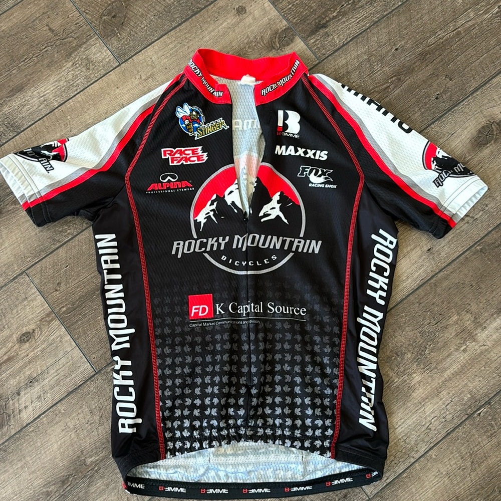 Men’s small short sleeve cycling jersey